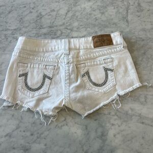 TRUE RELIGION WHITE DENIM SHORTS GUC